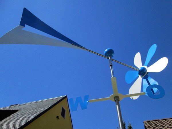 Windspiel weiss blau mit Windrose